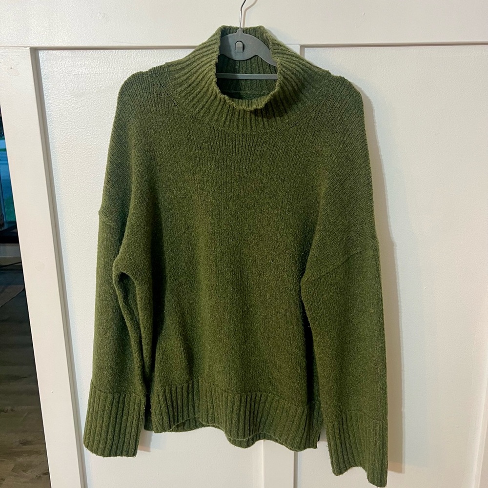 Abercombie Green Turtleneck Sweater
